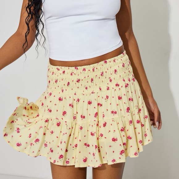 Garage Smocked Mini Floral Skirt Skort Yellow Pink Flowers - Picture 7 of 8